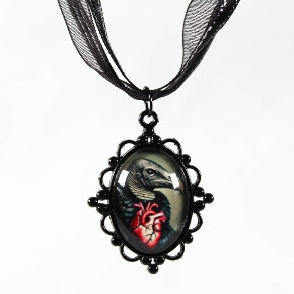 Feast of the Fallen – Gothic Vulture & Anatomical Heart Necklace - Picture 1 of 4